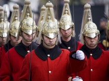 TRAVEL_London_Royal_Changing_Guards_shutterstock_41073229
